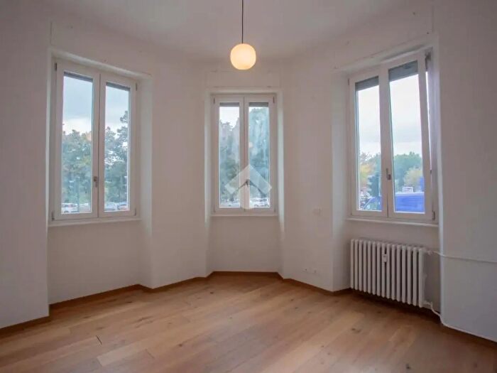 Appartamento trilocale in vendita in Via Ventimiglia, Torino