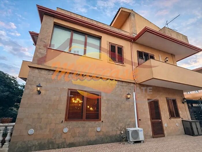 Casa con 10 locali in vendita in Via Rimini, Melilli