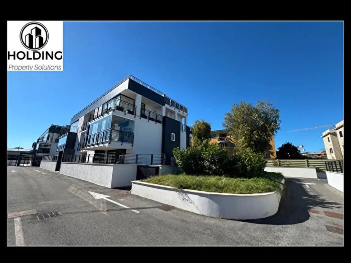 Appartamento trilocale in vendita in Via di Tor Pagnotta, Roma