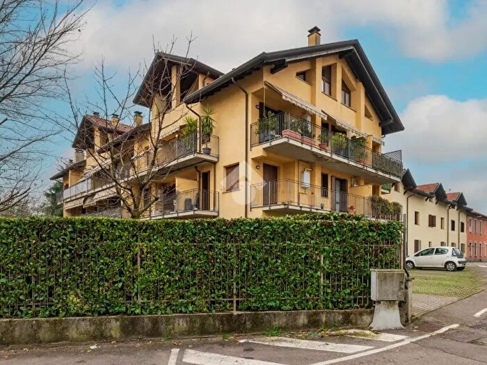 Appartamento bilocale in vendita in Via Damiano Chiesa, Marnate