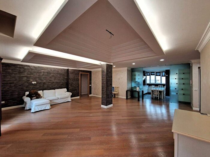 Appartamento con 5 locali in affitto in Via Luigi Amedeo Melegari, Fleming, Roma