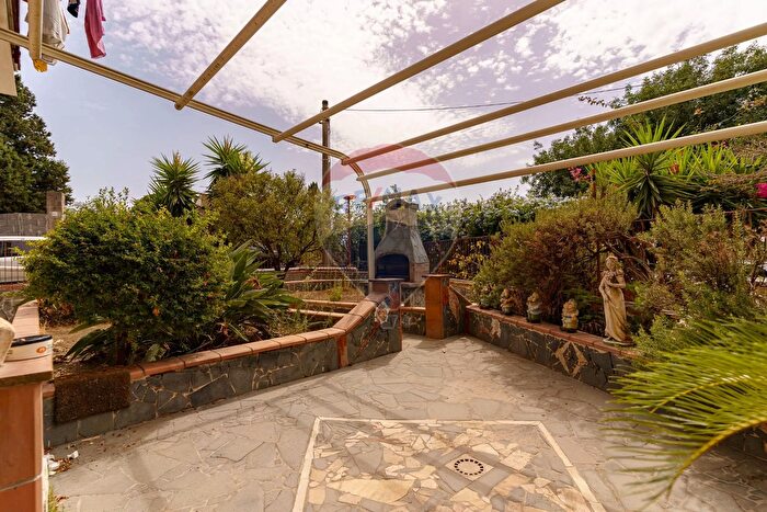 Appartamento con 6 locali in vendita in Via Vulcano, Gravina Di Catania