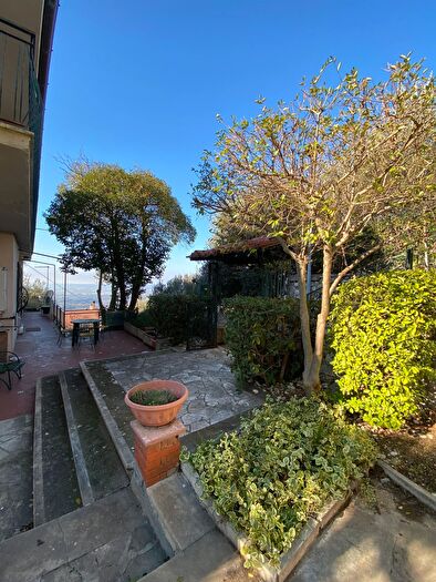 Appartamento con 7 locali in vendita in Via dei Villini, Fara In Sabina