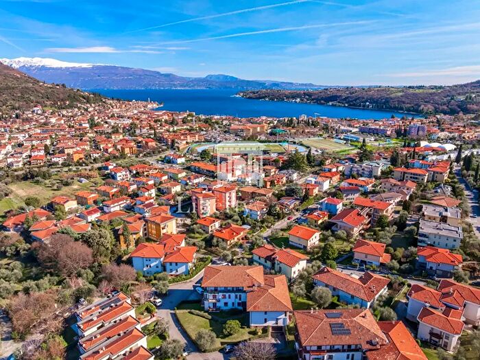 Appartamento quadrilocale in vendita in Via Solitro, Salo