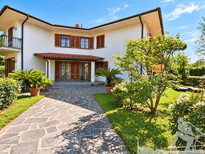 Casa con 7 locali in affitto in Forte Dei Marmi
