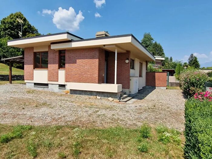 Casa trilocale in affitto in Stresa