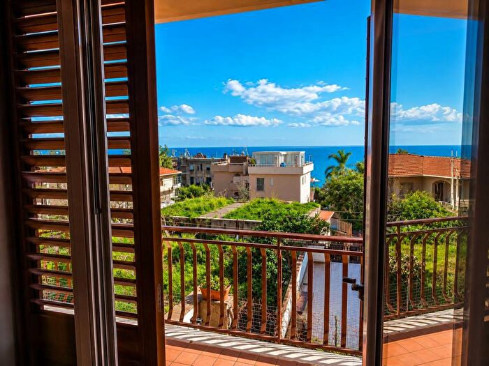 Appartamento bilocale in affitto in Via Litteri, Aci Trezza, Aci Castello