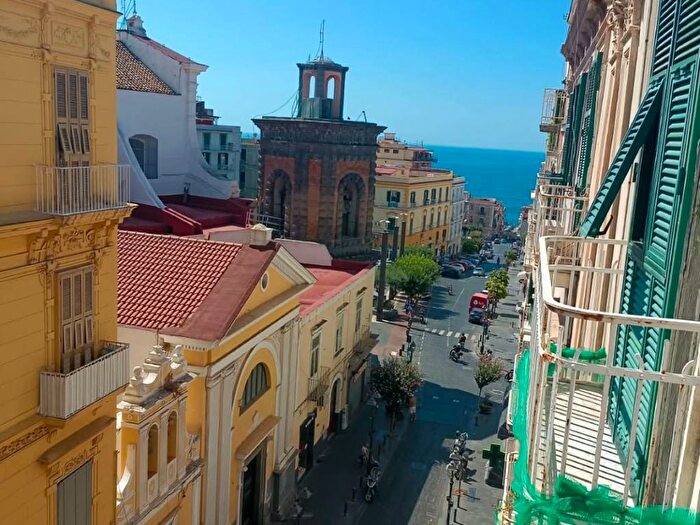 Appartamento trilocale in affitto in Via Salvator Noto, Torre del Greco