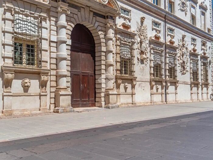 Appartamento quadrilocale in vendita in Via Giuseppe Garibaldi, Ferrara