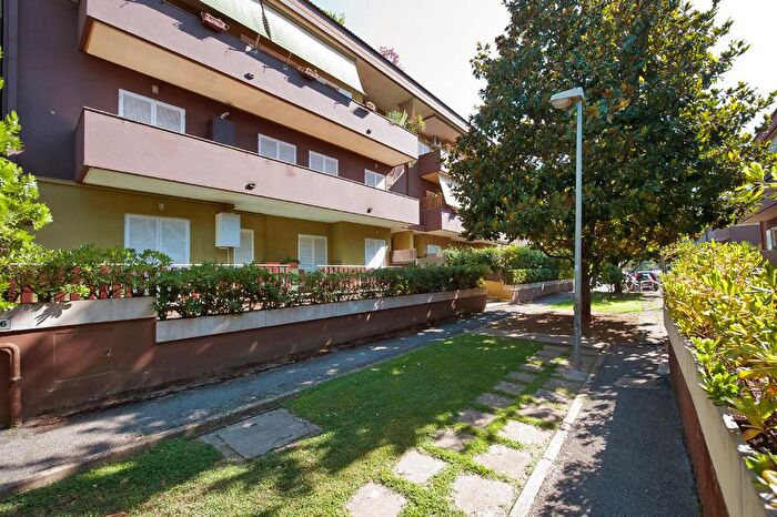 Appartamento con 5 locali in vendita in Via Frascati Colonna, Frascati