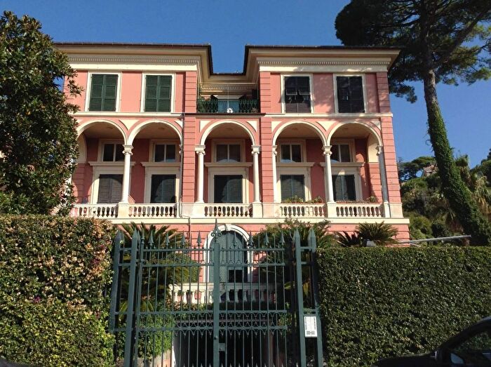 Appartamento trilocale in affitto in Via Fiume, Santa Margherita Ligure