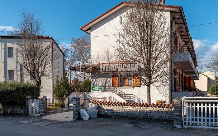 Casa quadrilocale in vendita in Via Francesco Guicciardini, Reggio Emilia