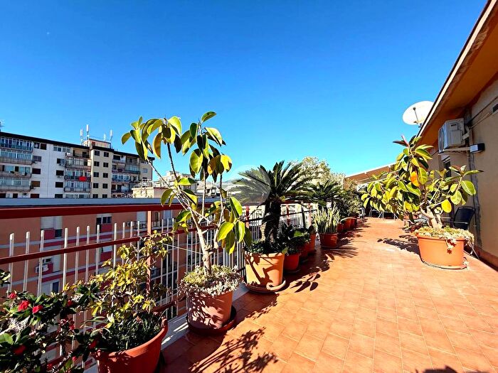 Appartamento con 5 locali in vendita in Via Domenico Lancia di Brolo, Palermo