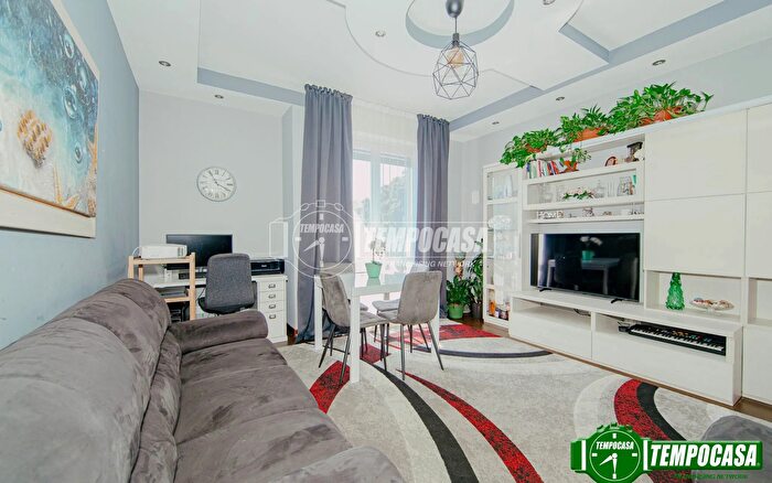 Appartamento trilocale in vendita in Via Novara, Pavia