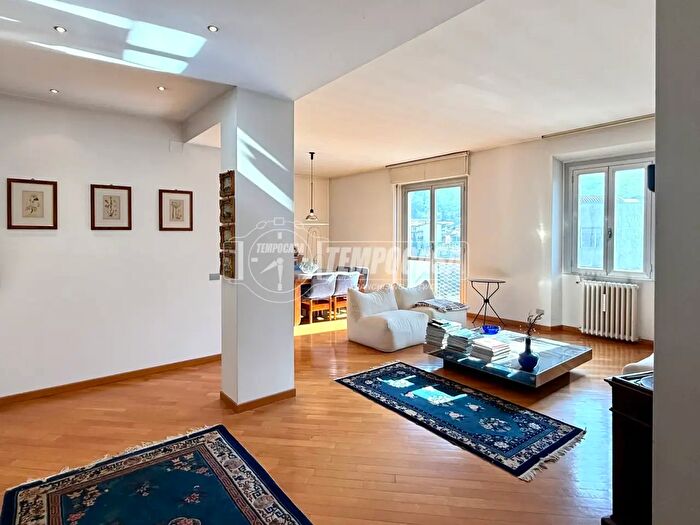 Appartamento trilocale in vendita in Lecco