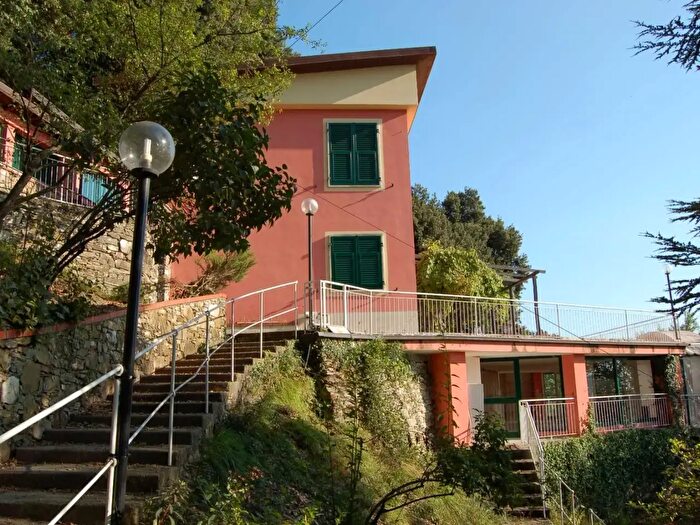 Casa con 15 locali in vendita in Via della Né, Recco