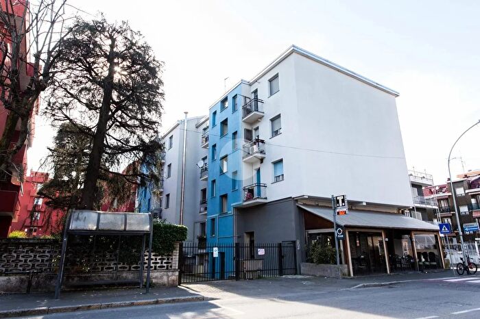 Appartamento bilocale in vendita in Via Roma, Cesano Boscone