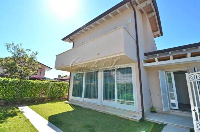 Casa con 5 locali in vendita in Via Amilcare Ponchielli, Forte Dei Marmi