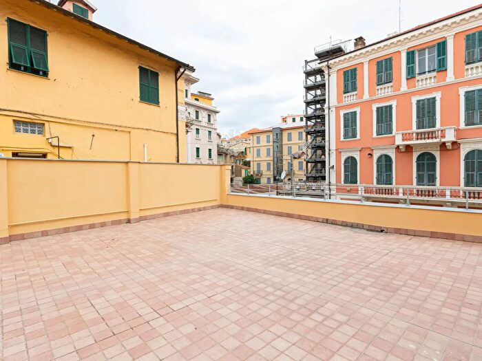 Appartamento trilocale in affitto in Via Roma, Sanremo