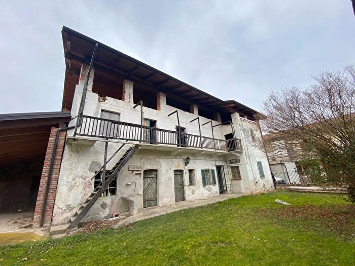Casa con 7 locali in vendita in Borgata Bussi Inferiore, Rivara