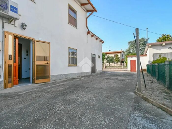 Casa trilocale in vendita in Via Russia, Poggio Renatico