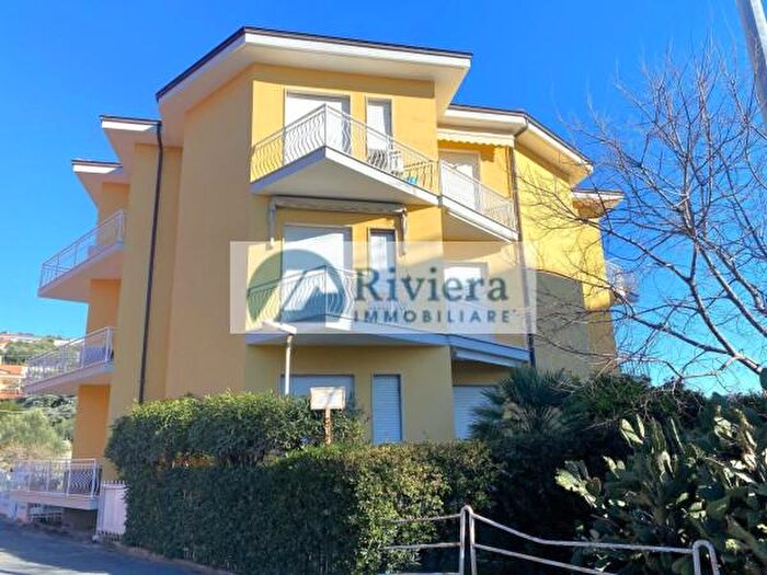 Appartamento bilocale in vendita in Via De Maestri, Diano Marina