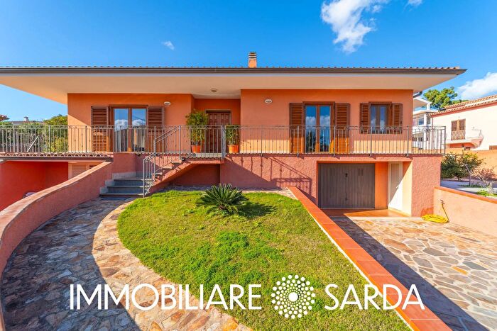 Casa con 9 locali in vendita in Via Londra, Olbia