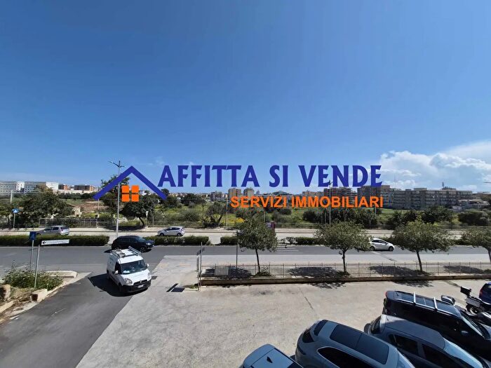 Appartamento con 6 locali in vendita in Viale Scala Greca, Siracusa