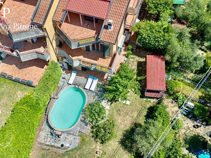 Casa con 8 locali in vendita in Via Poggio ai Giubbani, Reggello