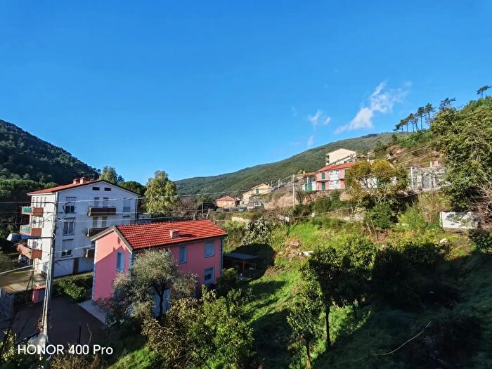 Appartamento con 6 locali in vendita in a Brigate Cento Croci, Deiva Marina