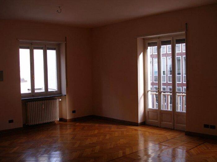 Appartamento quadrilocale in affitto in Via Stampatori, Quadrilatero Romano, Torino