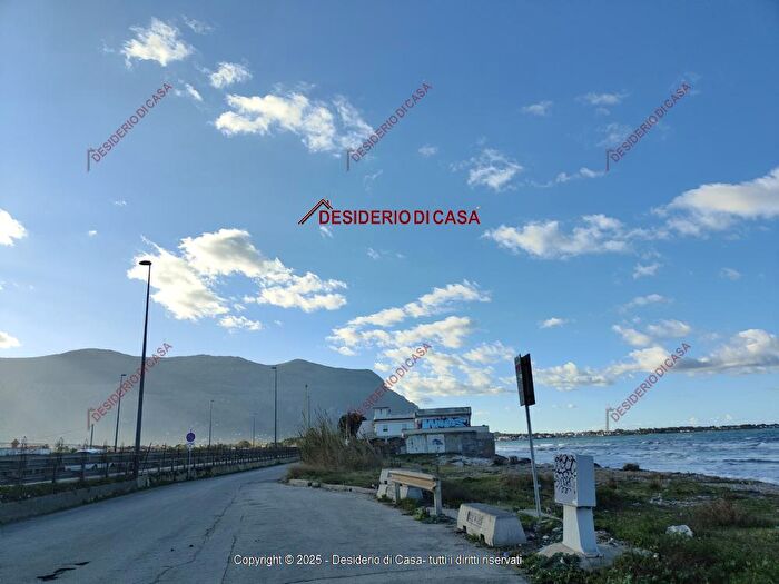 Casa con 8 locali in vendita in Via Mattarella Carini Pa Italia, Carini