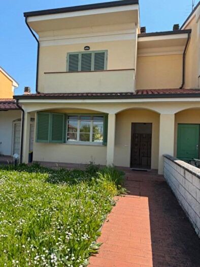 Casa con 6 locali in vendita in Fucecchio