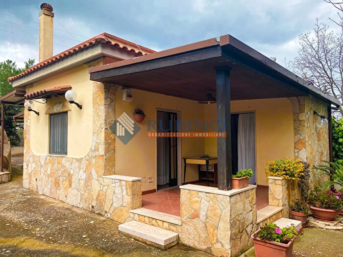 Casa bilocale in vendita in Contrada Femmina Morta, Andria