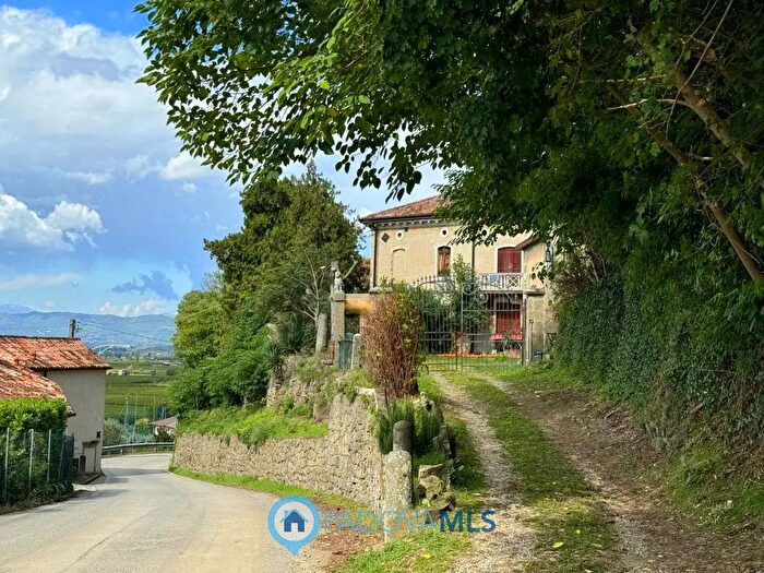 Casa con 9 locali in vendita in Via Cà Mariani, Vo'