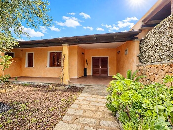 Casa trilocale in vendita in Via Pietro Pisurzi, Olbia