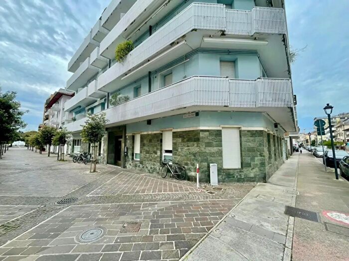 Appartamento trilocale in vendita in Via Colombo, Grado