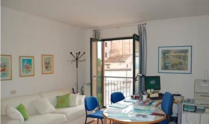 Appartamento con 6 locali in vendita in Via Mura Occidentali, Jesi