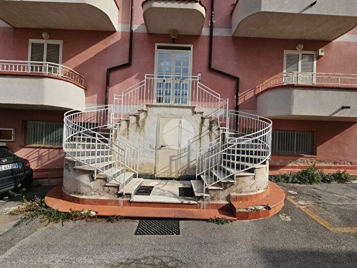 Appartamento quadrilocale in vendita in Via Leon Dufourny, Palermo