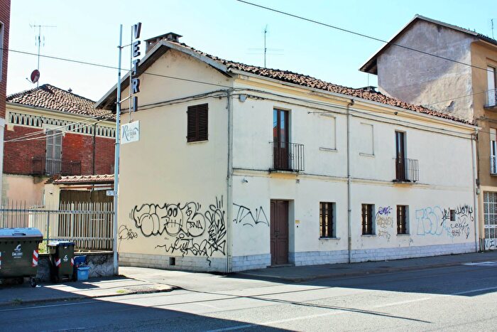 Casa con 7 locali in vendita in Via Passo Buole, Torino