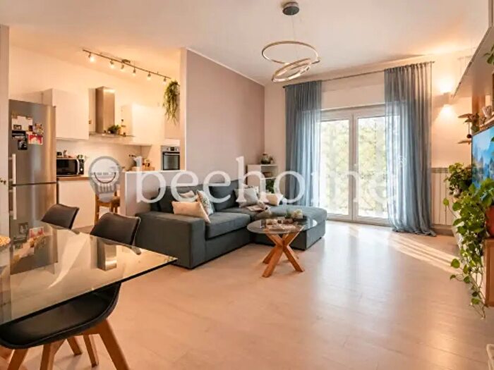 Appartamento trilocale in vendita in Via di Casal Bianco, Roma