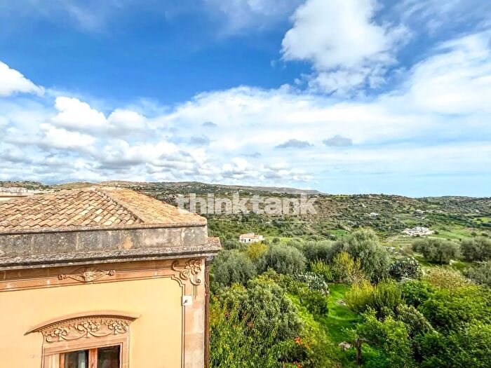 Appartamento con 5 locali in vendita in Via Principe Umberto, Noto