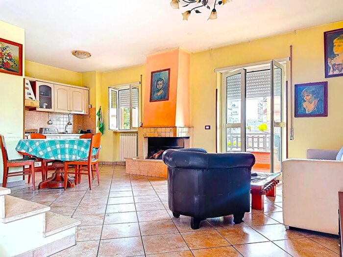 Appartamento quadrilocale in vendita in Via dello Stadio, Monterotondo