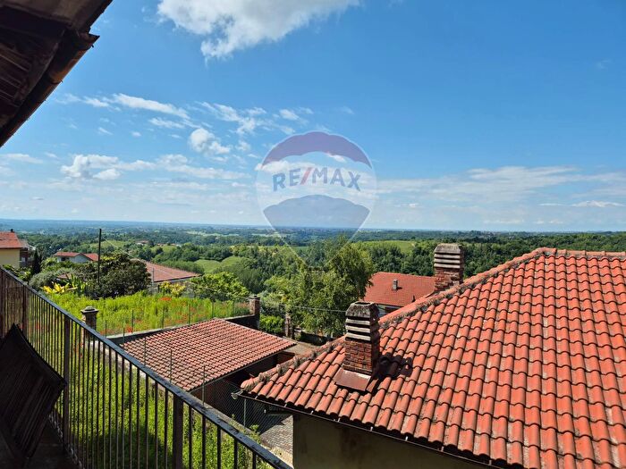 Casa con 12 locali in vendita in Via Maestra, Pino DAsti