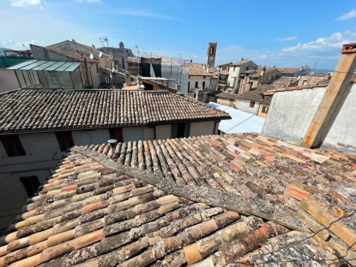 Appartamento con 11 locali in vendita in Perugia Cannara, Cannara