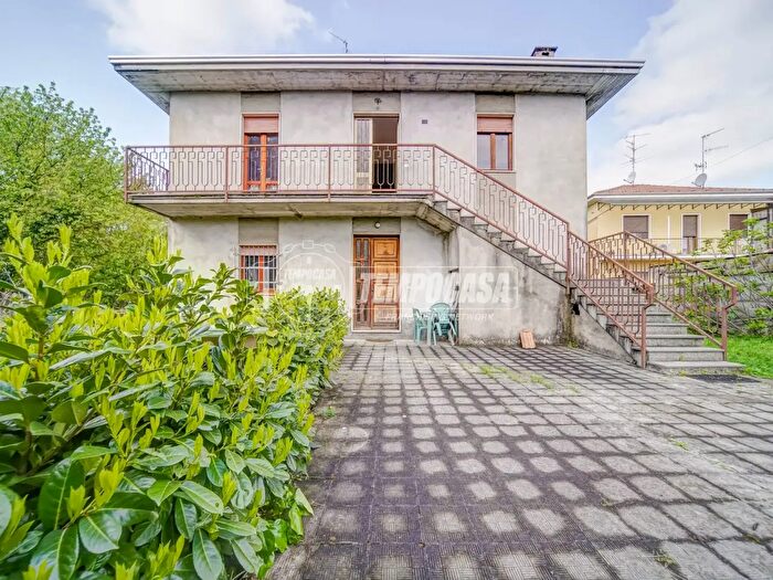 Casa quadrilocale in vendita in Via Virgilio, Samarate