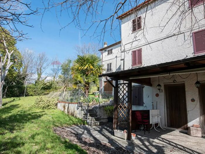 Appartamento con 5 locali in vendita in Località Santa Croce, Arcevia