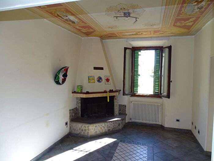 Casa con 6 locali in vendita in Agliana