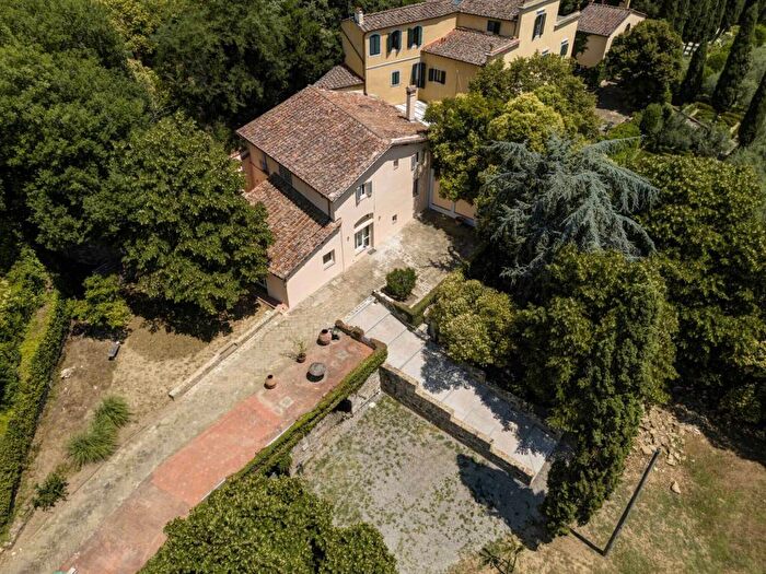 Casa con 6 locali in affitto in Galluzzo, Firenze