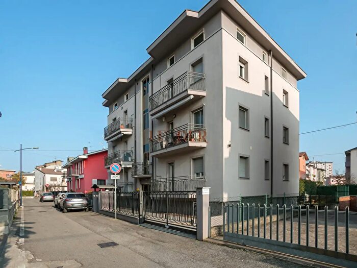 Appartamento trilocale in vendita in Via Gian Paolo Cavagna, Romano Di Lombardia
